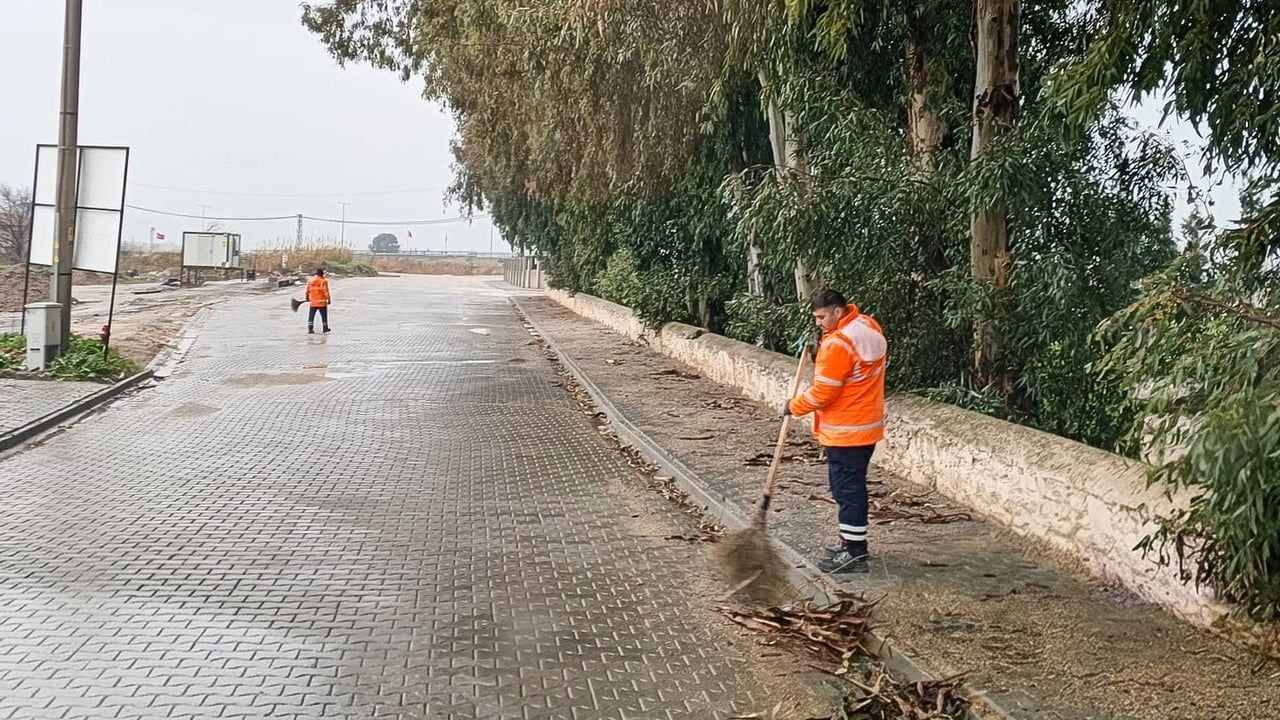 Efeler Belediyesi'nden Yağmur Mesaisi: Ekipler Sahada, Risklere Anında Müdahale