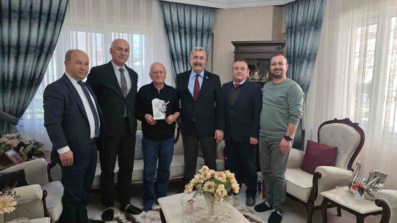 Efeler'de 'Ahde Vefa' Ziyareti: Varol Şenyılmaz Unutulmadı