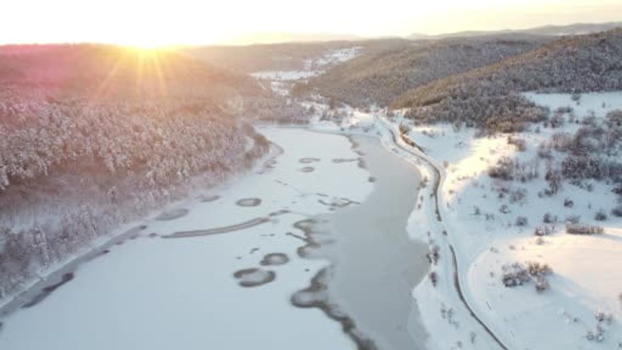 Eflani'de Buz Tutan Göletler Kartpostallık Manzara…