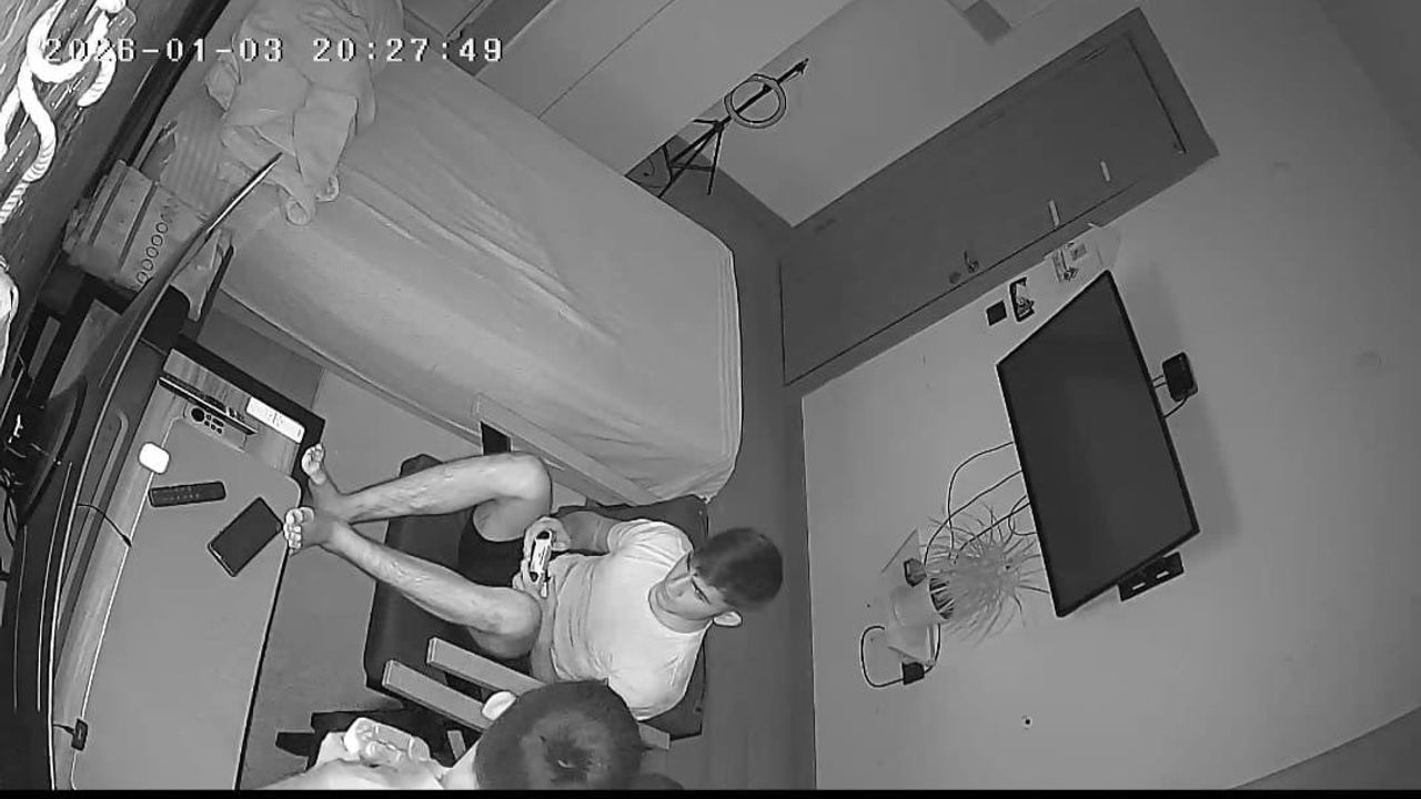 Elazığ Baskil’te 4.7’lik deprem kamerada: Kuzenlerden biri panik, diğeri oyuna devam