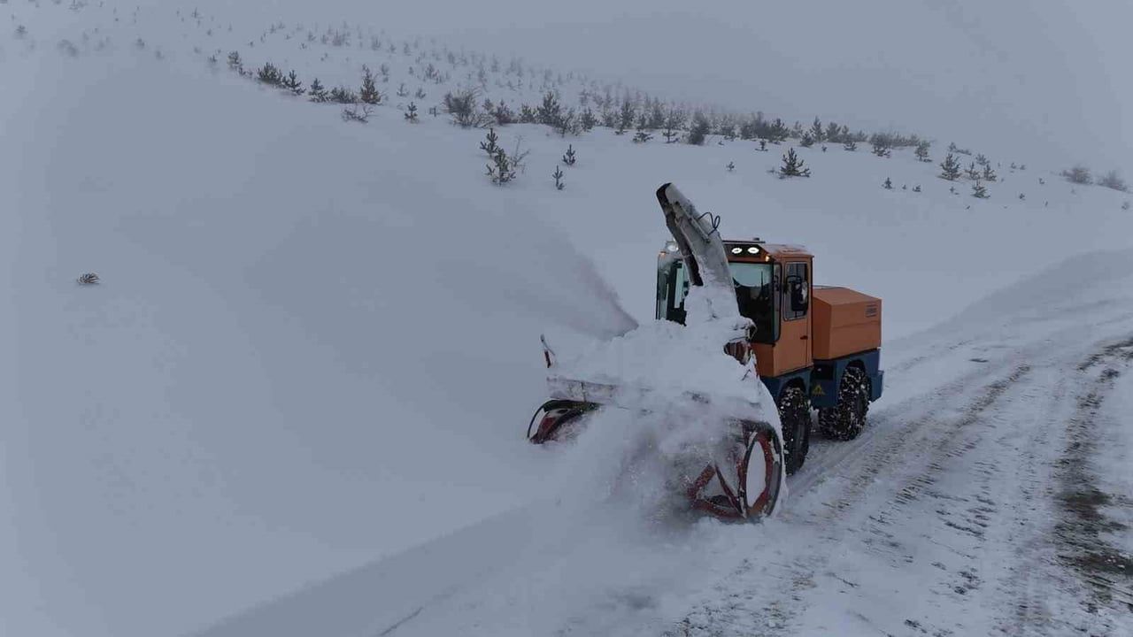 Elazığ'da 113 Köy Yolunda Karla Mücadele Sürüyor