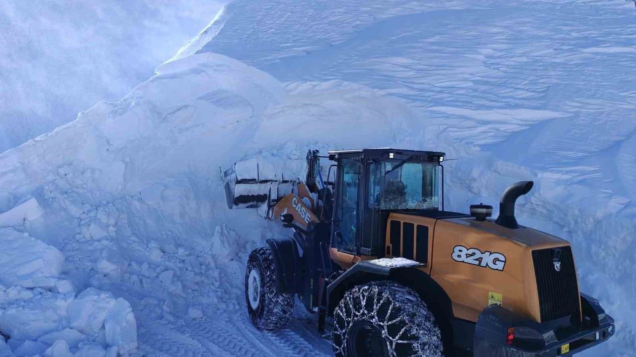 Elazığ'da 115 Köy Yolu Kapalı: Karla Mücadele Sürüyor