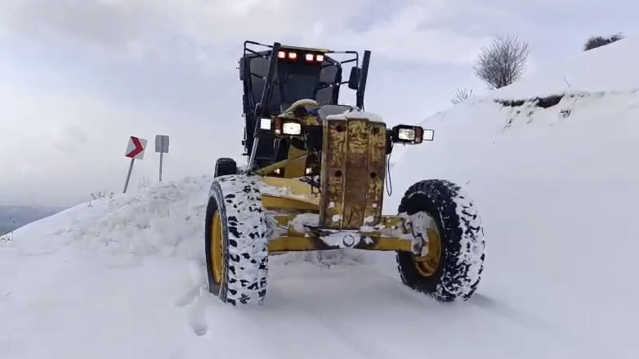 Elazığ'da 162 Köy Yolu Açıldı; 360'ında Çalışmalar Sürüyor