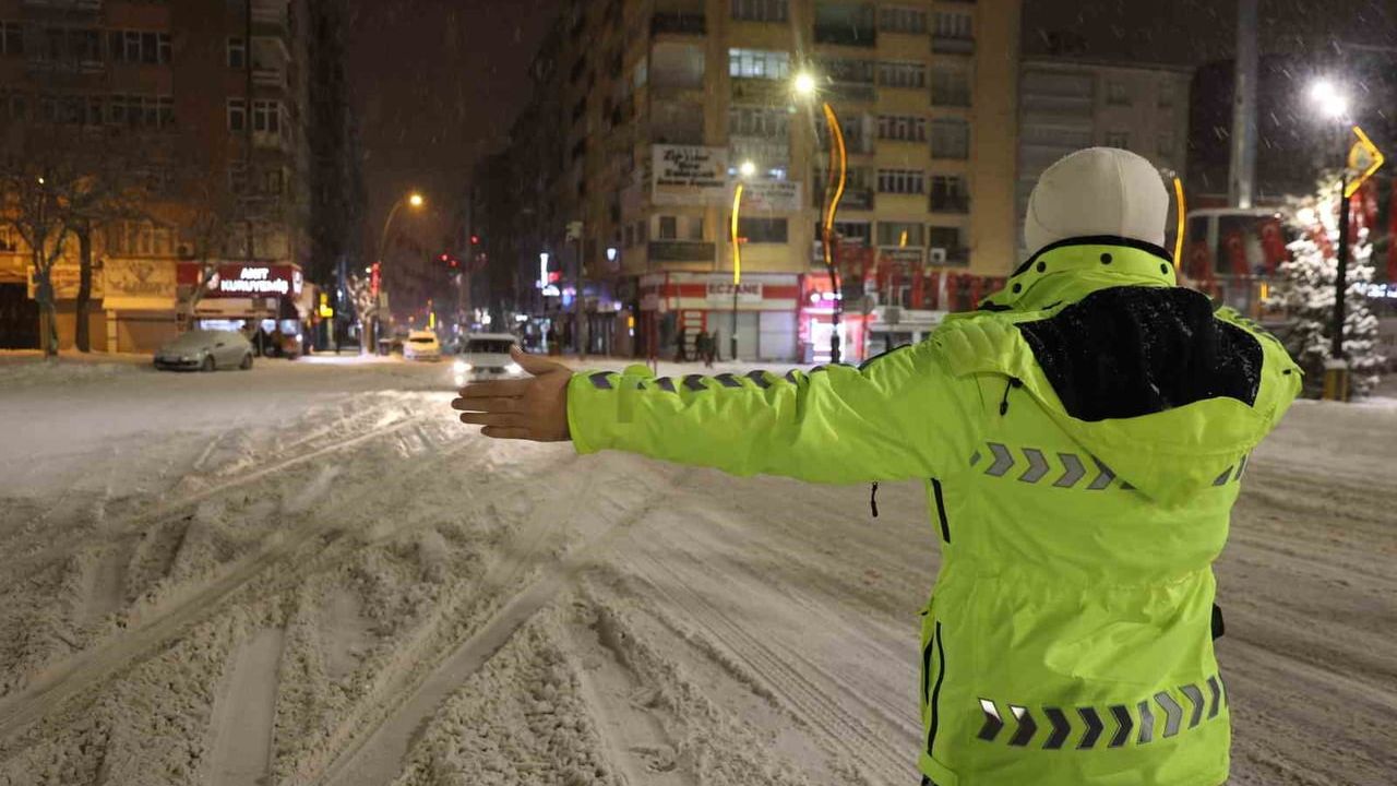 Elazığ'da 2026'nın İlk Saatlerinde Trafik Denetimi