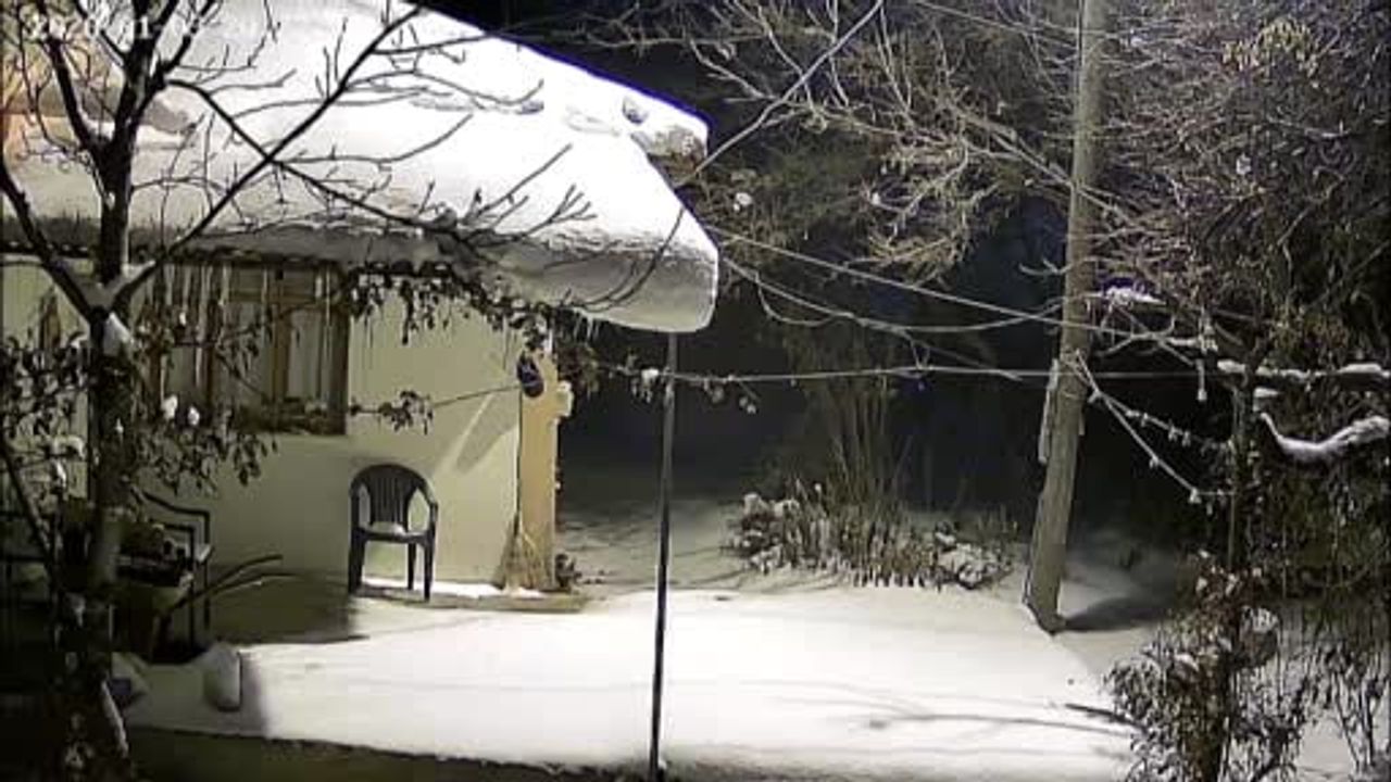 Elazığ'da 4.7 Büyüklüğündeki Deprem Güvenlik Kamerasına Yansıdı