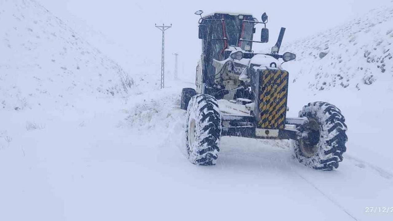 Elazığ'da 482 Köy Yolu Kar Nedeniyle Ulaşıma Kapandı