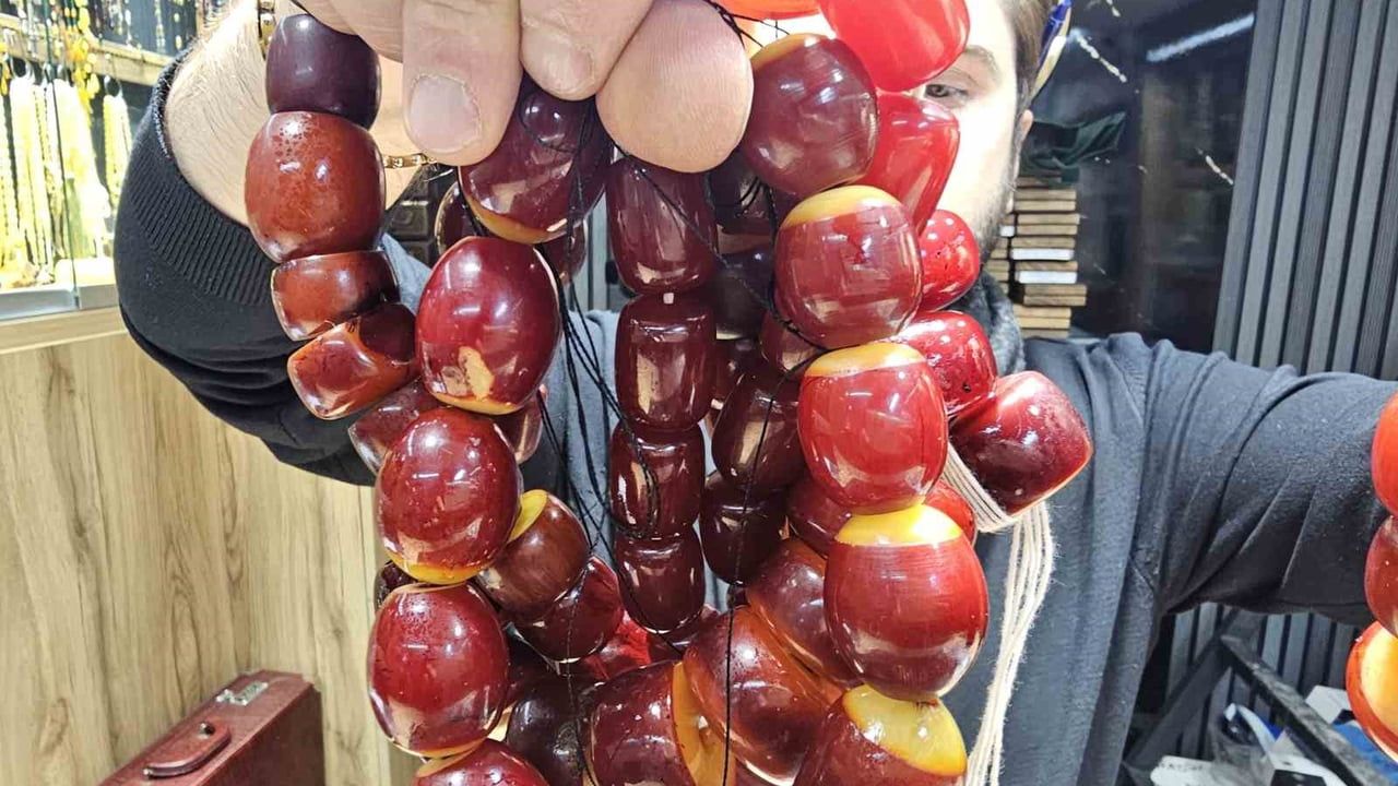 Elazığ'da 600 Parça Osmanlı Sıkma Kehribarı: 90 Bin Dolarlık Koleksiyon Tespih Oluyor