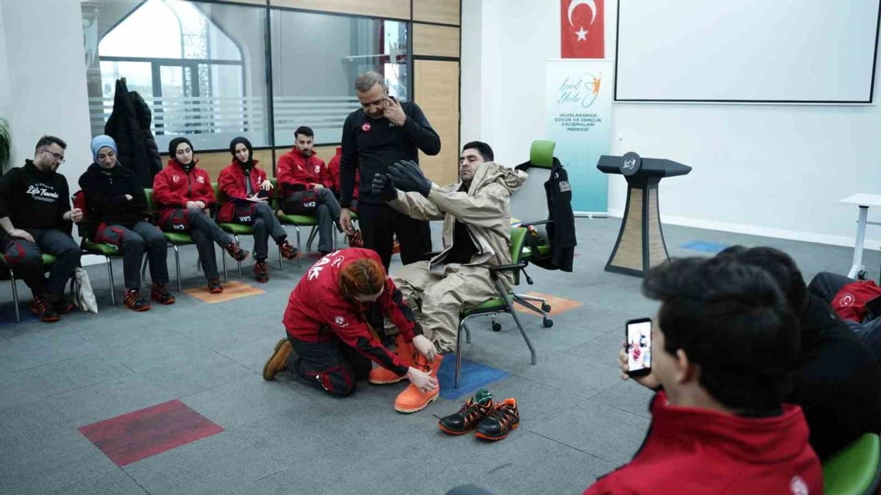 Elazığ'da AFAD 1. Seviye Arama Kurtarma Eğitimleri Devam Ediyor