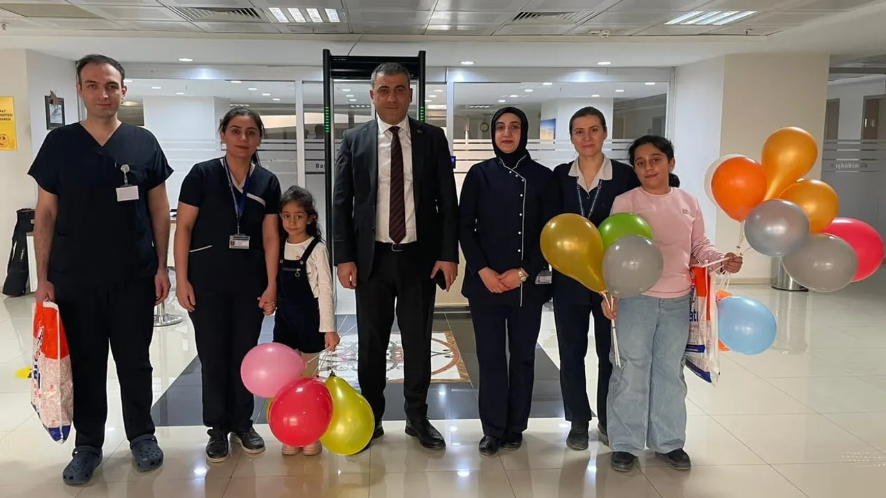 Elazığ'da Hastanedeki Çocuklara Karne Sürprizi — Fırat Üniversitesi Hastanesi