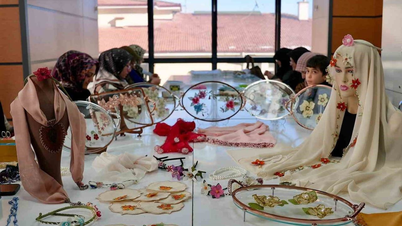 Elazığ’da 'Kadın El Emeği ve Kültürel Miras' iğne oyası kursu devam ediyor