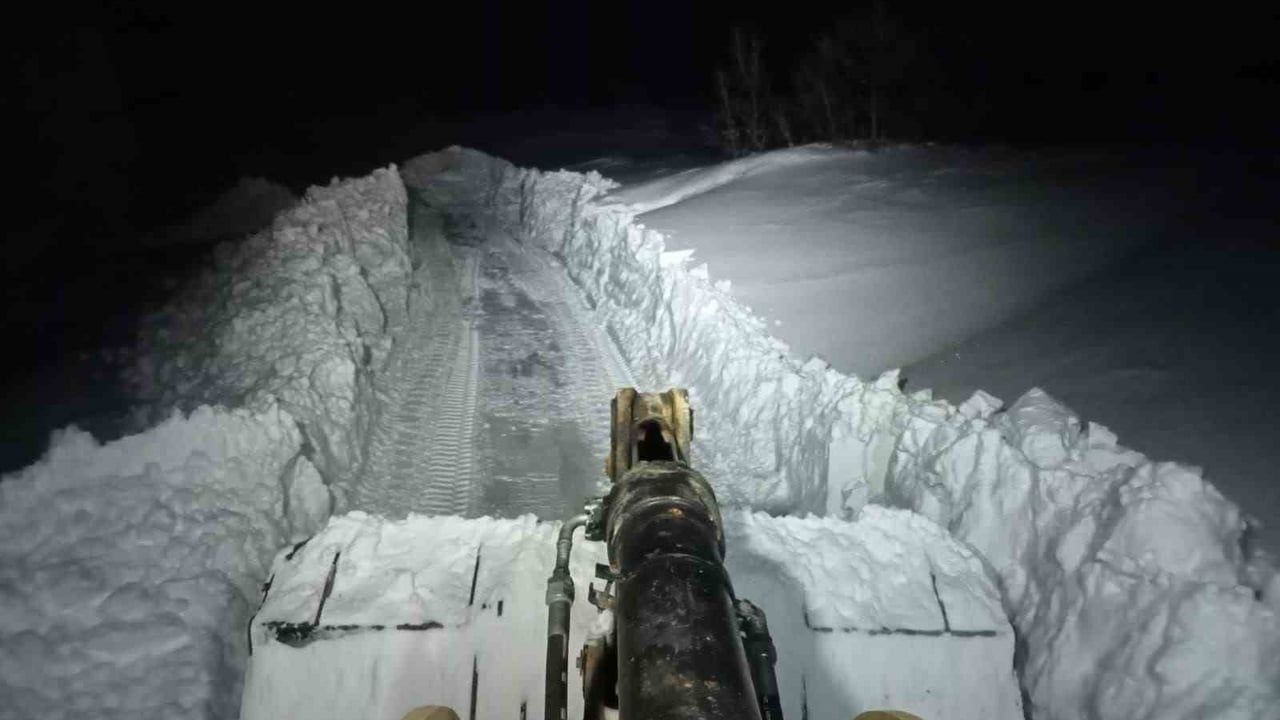 Elazığ'da Kapalı Köy Yolları 90 Araç ve 120 Personelle Ulaşıma Açıldı
