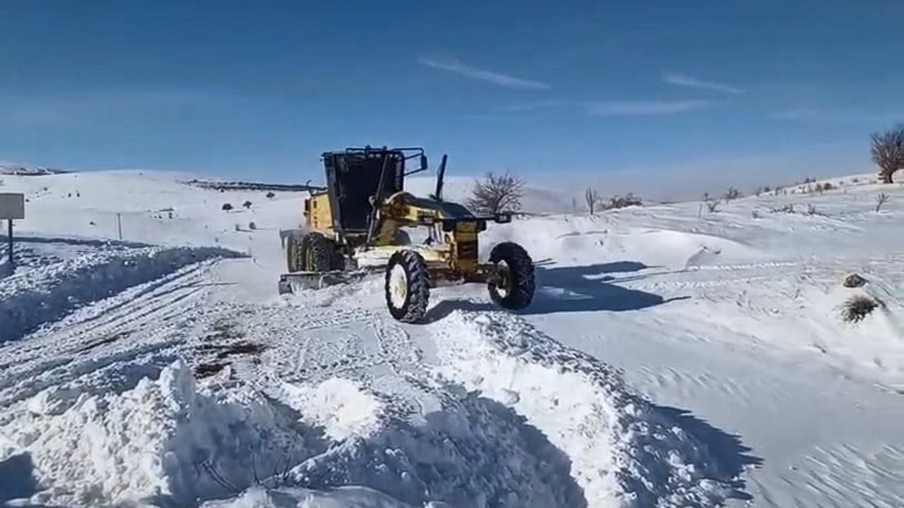 Elazığ’da Kar Ulaşımı Vurdu: 182 Köy Yolu Kapandı