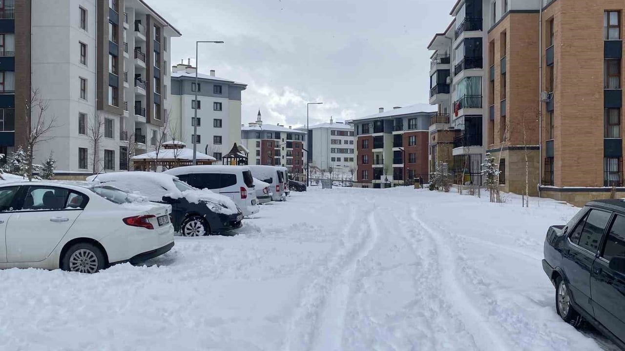 Elazığ'da Kar Yağışı: Eğitim-Öğretime 1 Gün Daha Ara