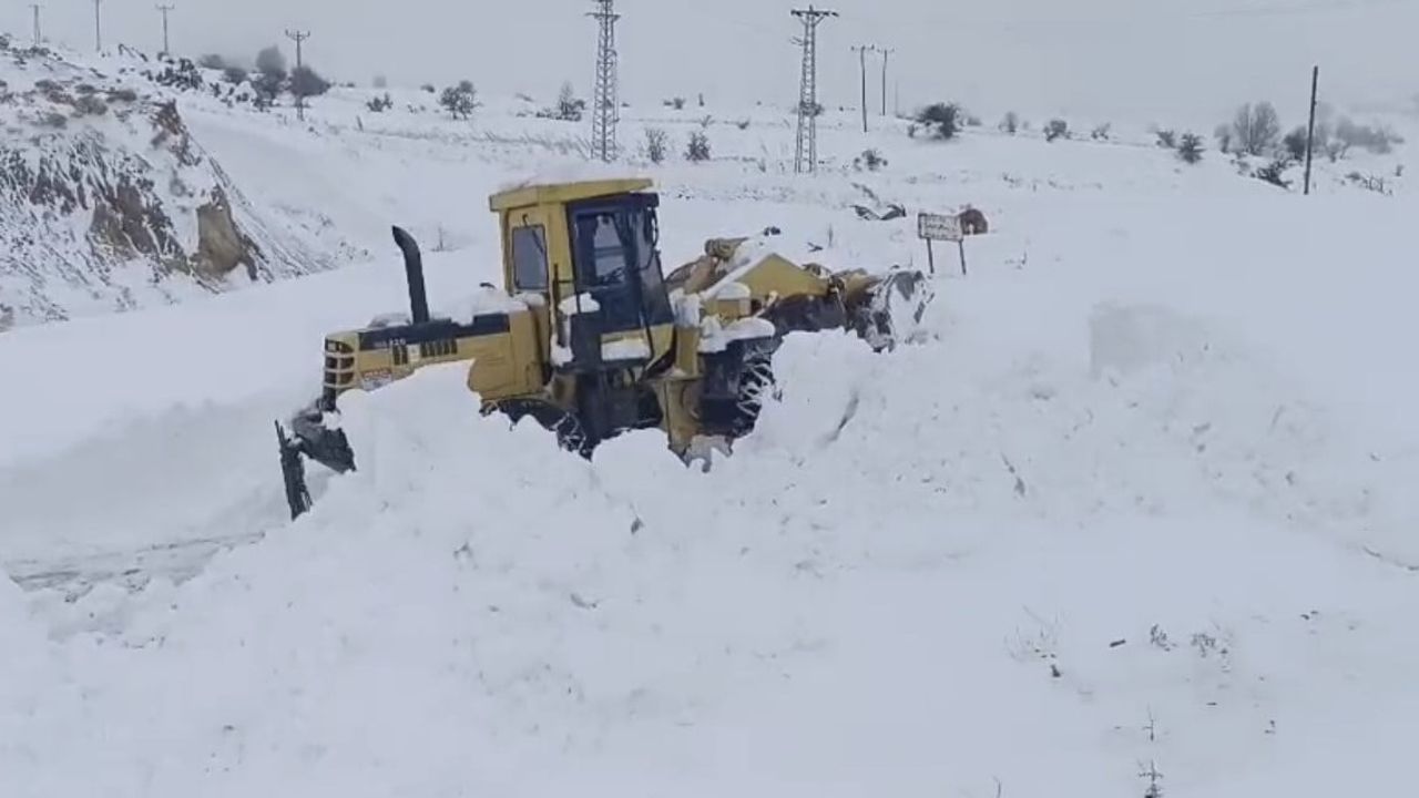 Elazığ’da Karla Mücadele: 130 Köy Yolu Açıldı, 207’sinde Çalışma Sürüyor