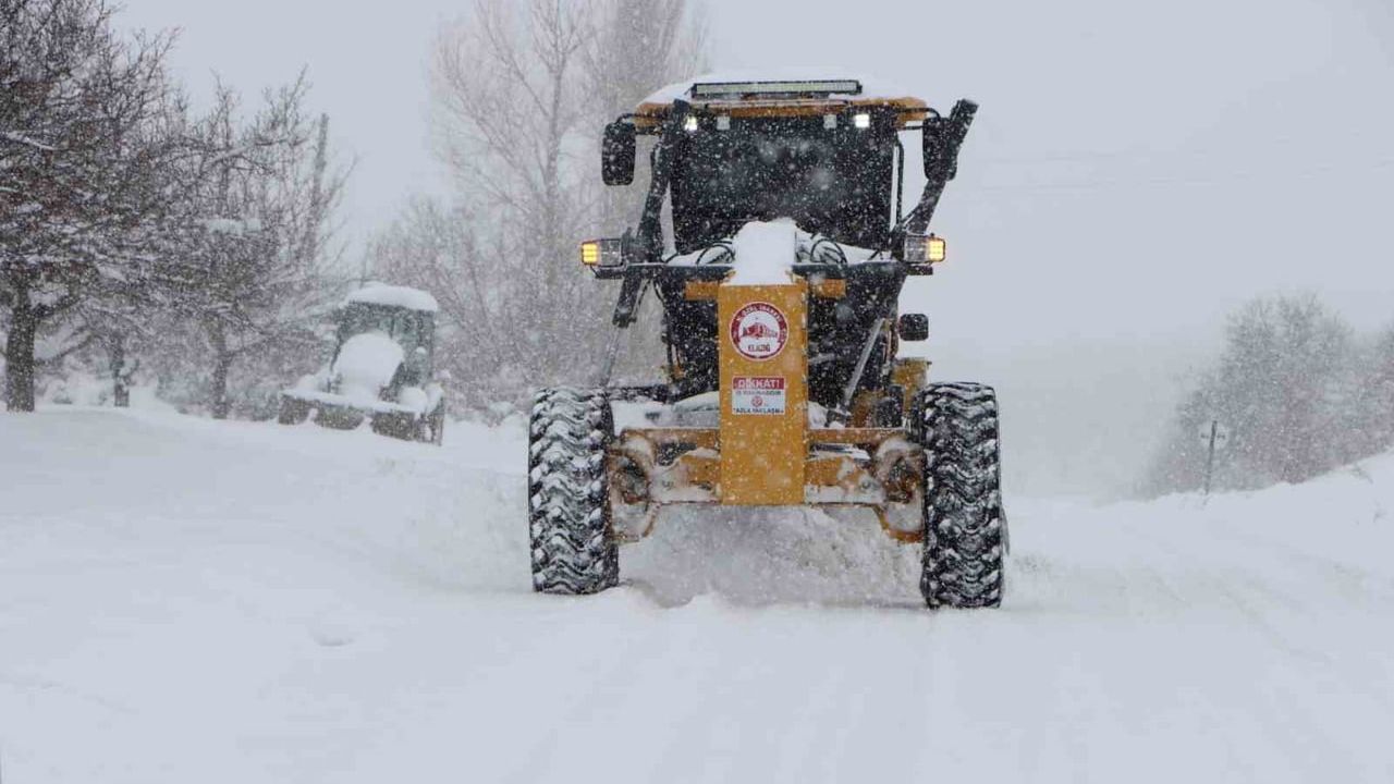 Elazığ'da Karla Mücadele: 384 Köy Yolunda Çalışma, 149 Yol Açıldı