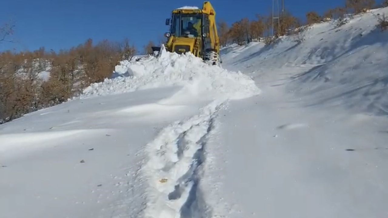Elazığ'da karla mücadele: 79 köy yolunda çalışmalar sürüyor