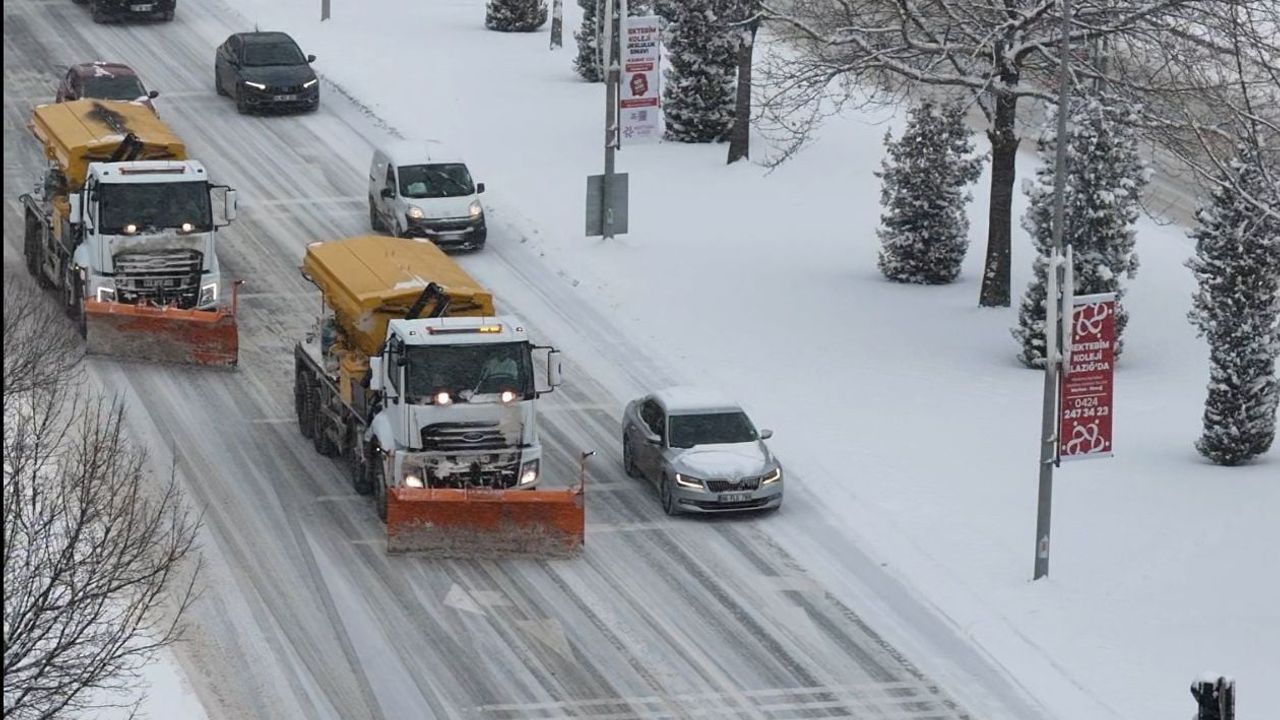 Elazığ'da Karla Mücadeleyi Başkan Şerifoğulları Denetledi