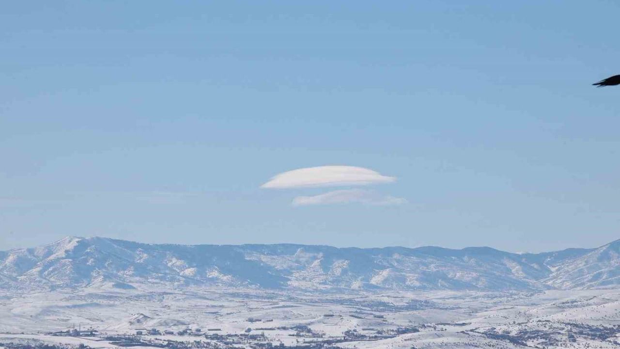Elazığ'da Mercek Bulut Şöleni: Nadir Lenticular Görüntüler