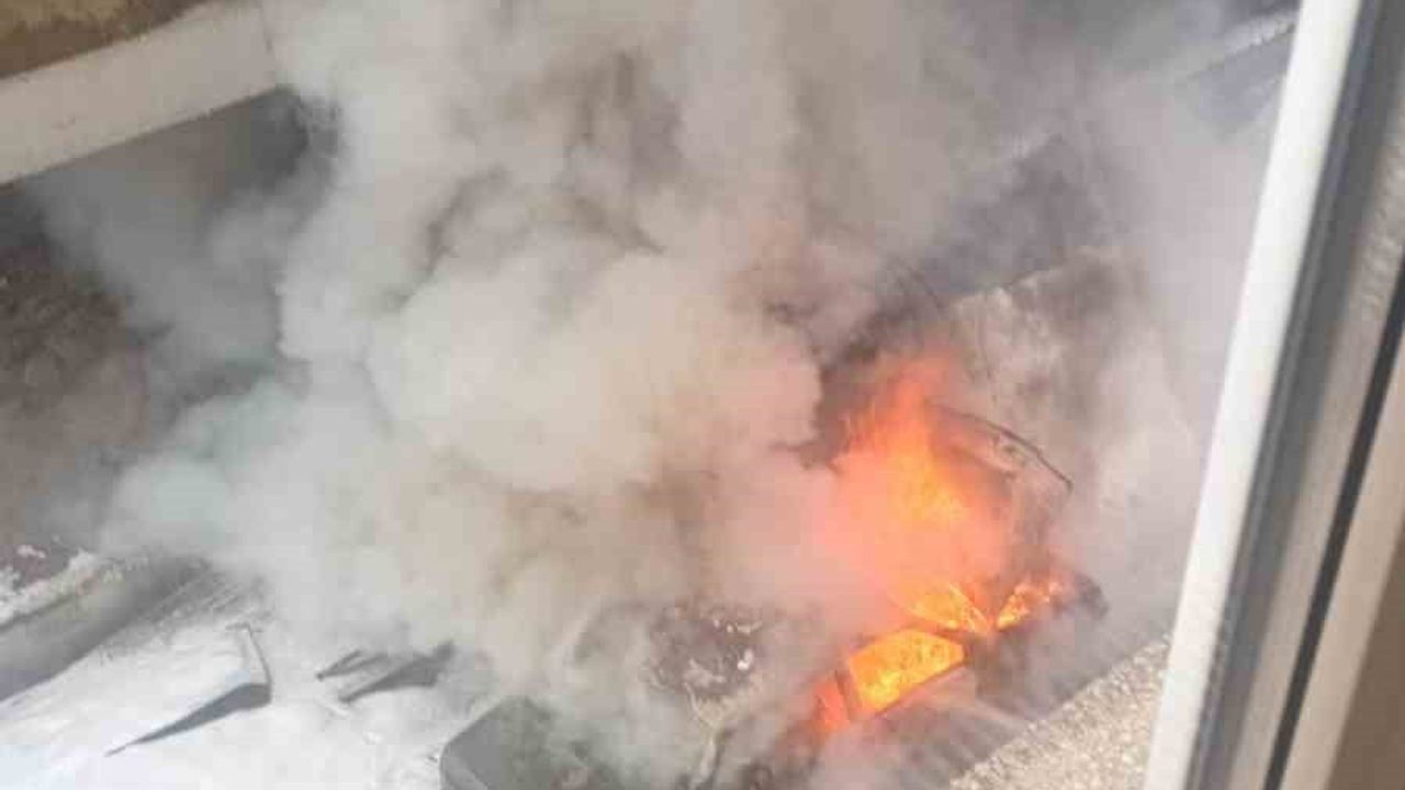 Elazığ'da Tofaş otomobil alevlere teslim oldu