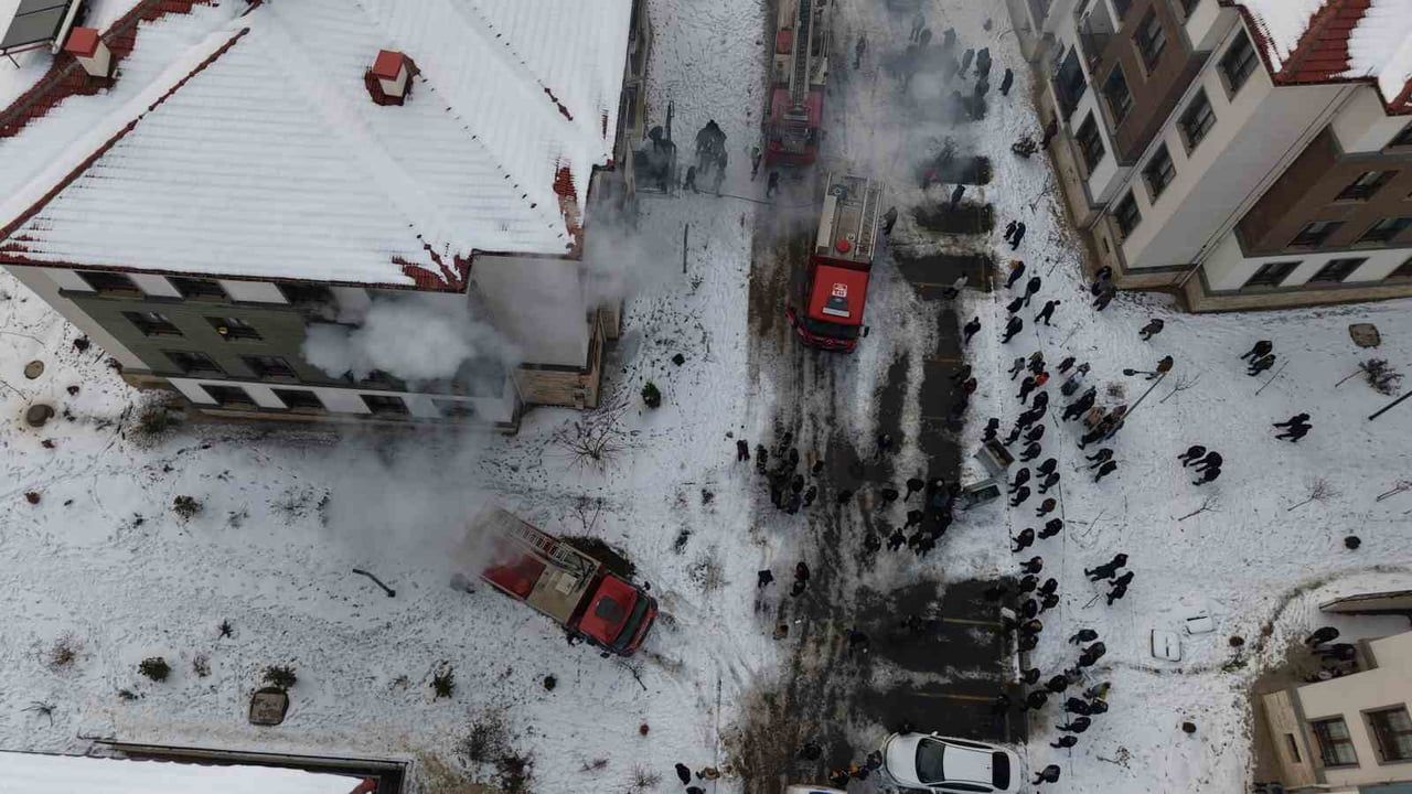 Elazığ'da Yurtbaşı Sosyal Konutlarında Yangın: 11 Kişi Dumandan Etkilendi