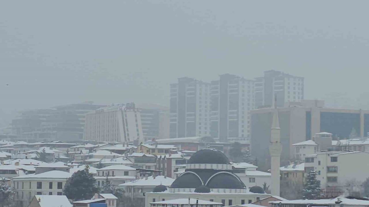 Elazığ'ın Yüksek Kesimlerinde Yoğun Sis: Görüş 10 Metreye Düştü