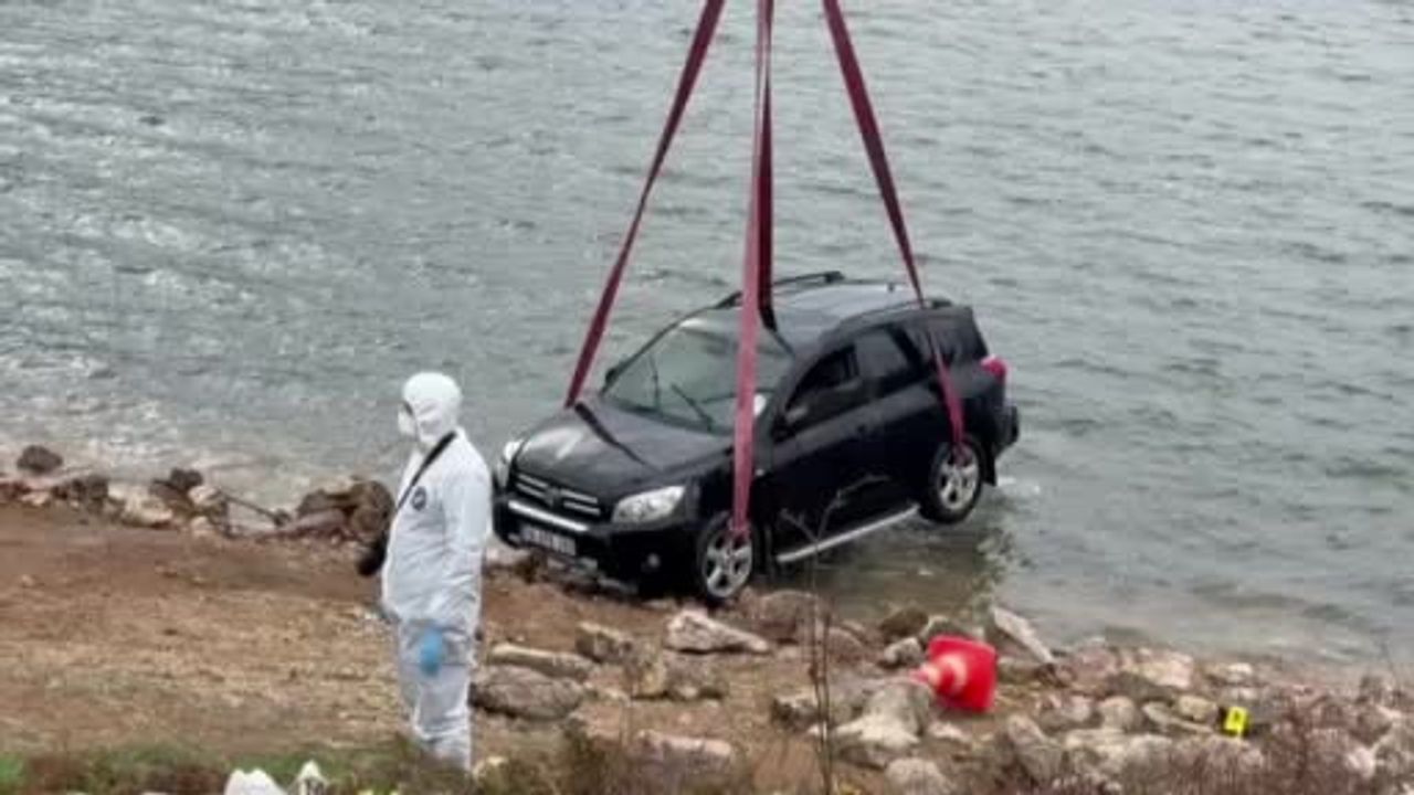 Elif Kumal'ın Aracı Yukarıyapıcı Göleti'nden Çıkarıldı