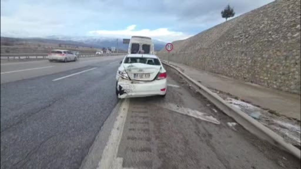 Elmadağ'da 6 Araçlık Zincirleme Kaza: 2 Yaralı