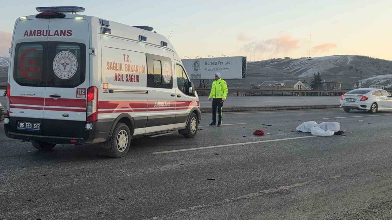 Elmadağ'da trafik kazası: İşe giderken 1 kişi hayatını kaybetti, simitleri yere saçıldı
