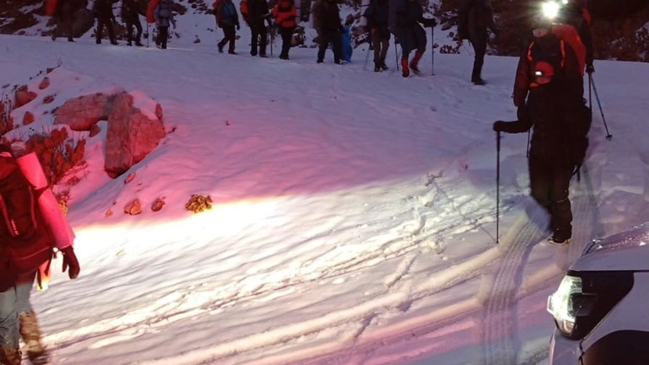 Elmalı'da fırtına çadırları uçurdu: AFAD 24 kişiyi kurtardı