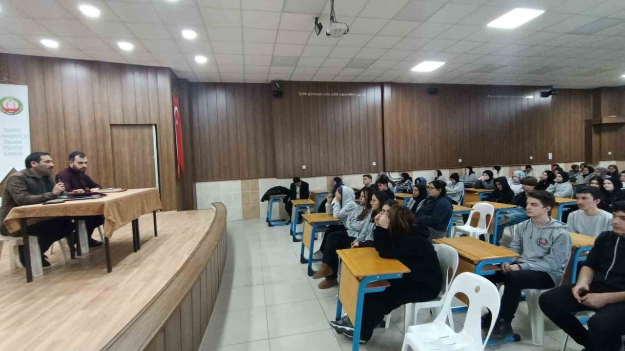 Emet AİHL’de 'Kariyer Söyleşisi' — DPÜ Emet MYO akademisyenleri deneyimlerini paylaştı