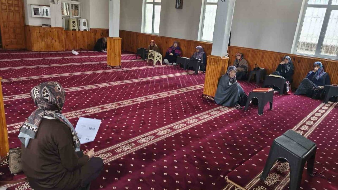 Emet’te “Şiddetin Türleri ve Sosyal Hizmetlerin Çalışmaları” Bilgilendirme Etkinliği