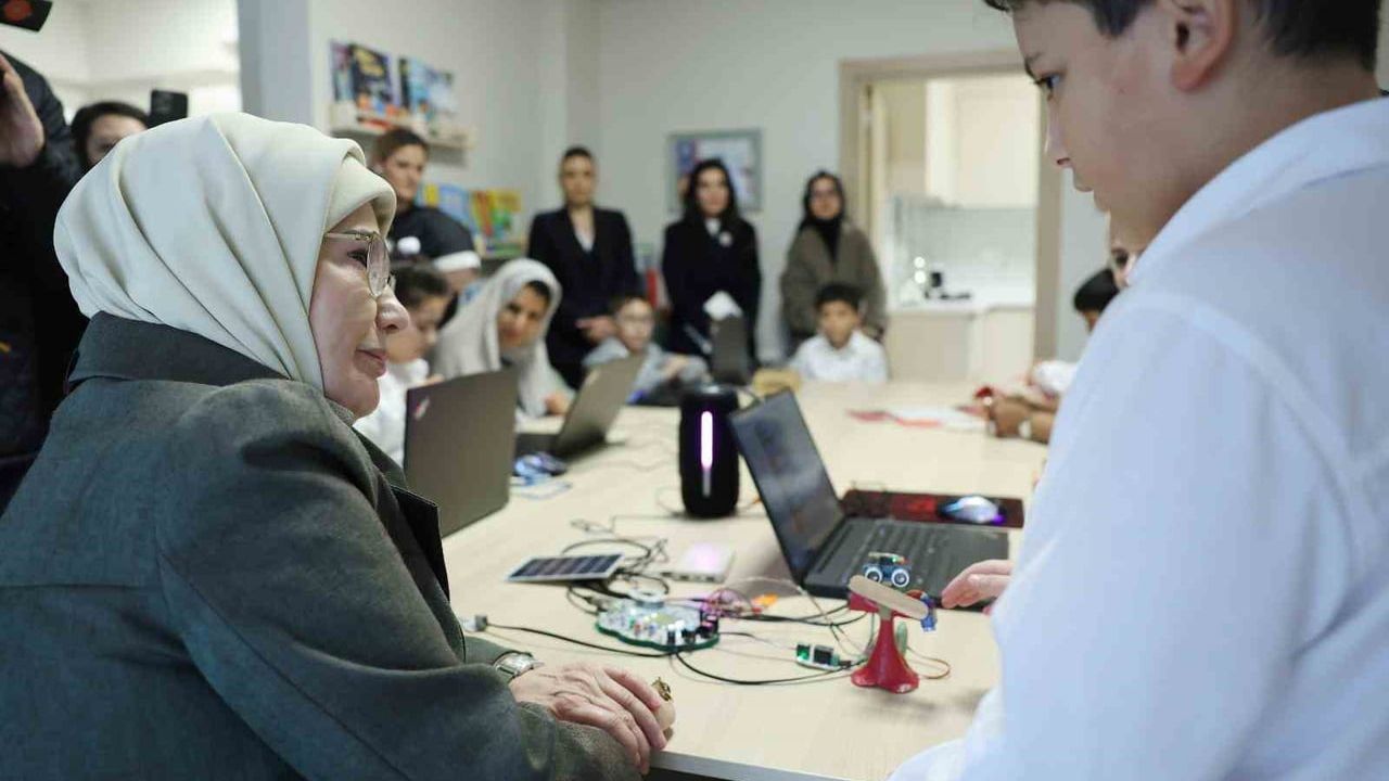 Emine Erdoğan: Gazze’de iki senede 54 bine yakın çocuk yetim kaldı