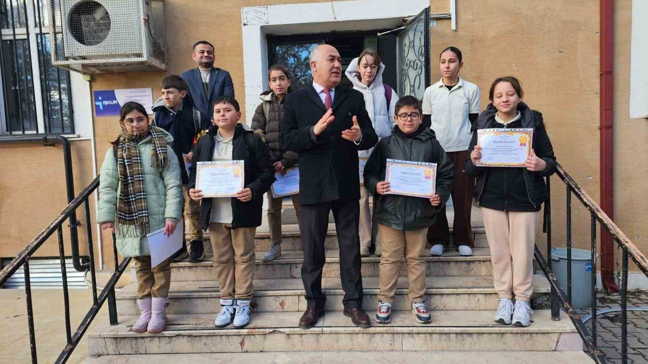 Emirdağ'da 'Ayın Öğrencileri' Ödüllendirildi — Gürkan Emeksiz Atatürk Ortaokulu'nda