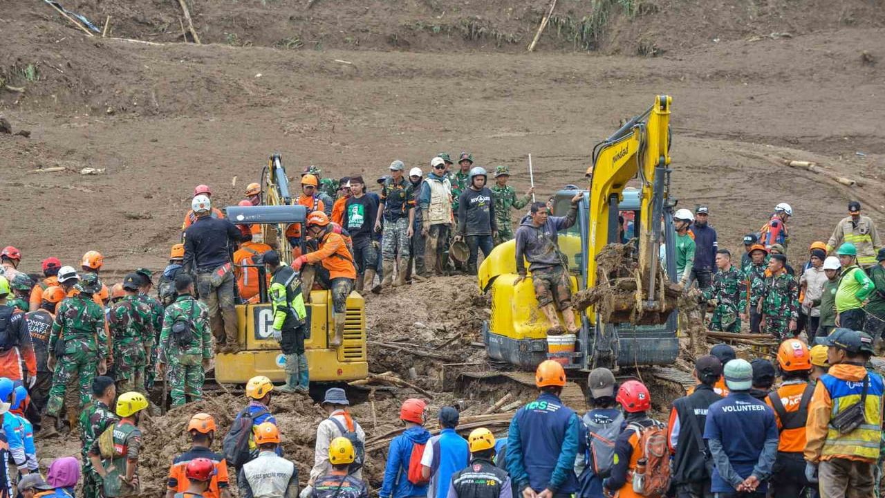 Endonezya'da Cisarua toprak kayması: Can kaybı 25'e yükseldi