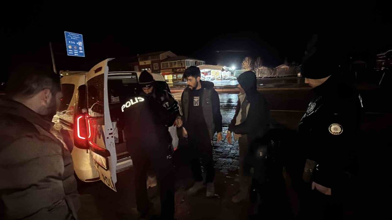 Erbaa'da 3 Afgan Göçmen Taşıyan Sürücü Tutuklandı