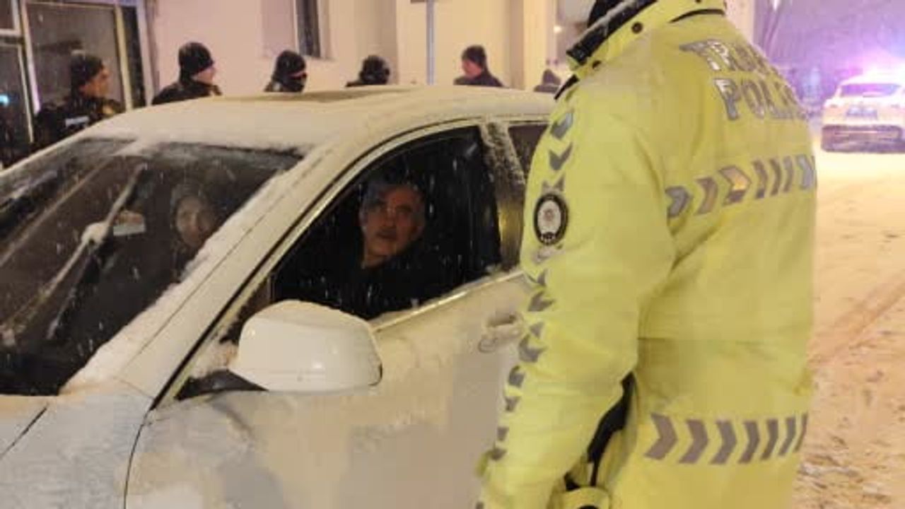 Erciş Kaymakamı Karaloğlu'ndan Güvenlik Güçlerine Yeni Yıl Ziyareti