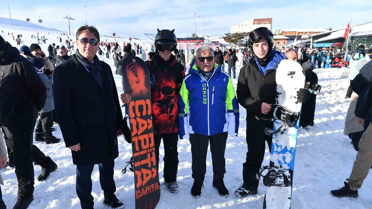 Erciyes’e Dünya Çapında İlgi: Başkan Büyükkılıç Turistlerle Buluştu