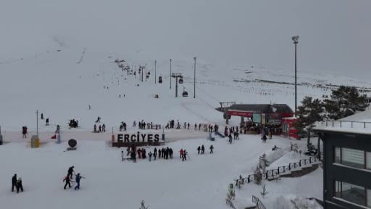 Erciyes Kayak Merkezi'ne Ziyaretçi Akını