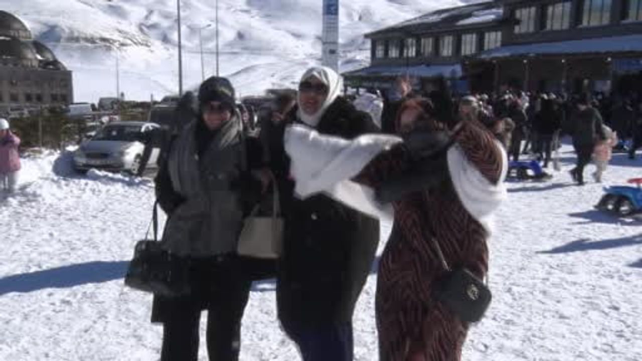 Erciyes’te Hafta Sonu Yoğunluğu: Binlerce Turist Dağa Akın Etti