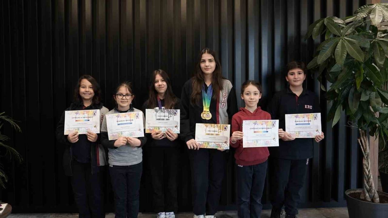 Erdem Koleji SIAT 2025'te Çok Yönlü Sanat Başarısı