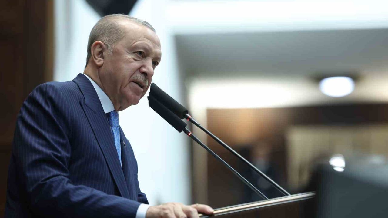Erdoğan: "Bayrağa Uzanan Kirli Elleri Bulacağız" — Emekliye 20 Bin TL, GÜÇ ile Gençlere İstihdam
