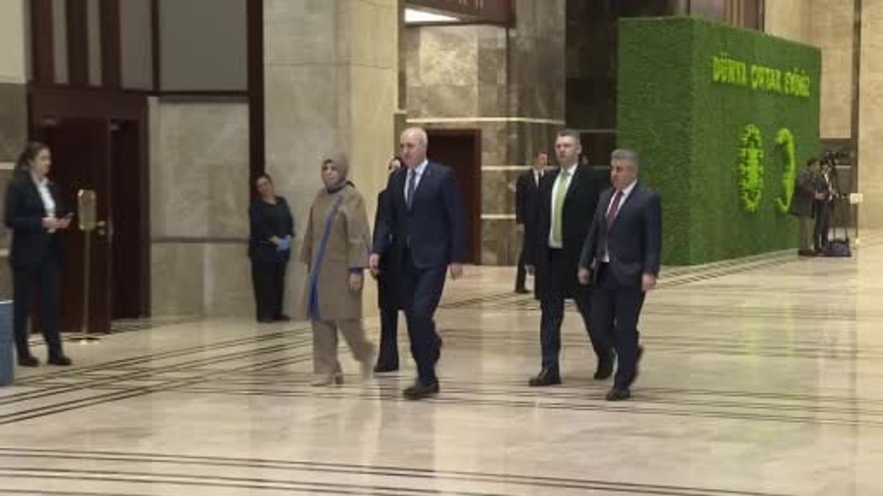 Erdoğan’dan Malezya Başbakanı Enver İbrahim’e Cumhuriyet Nişanı