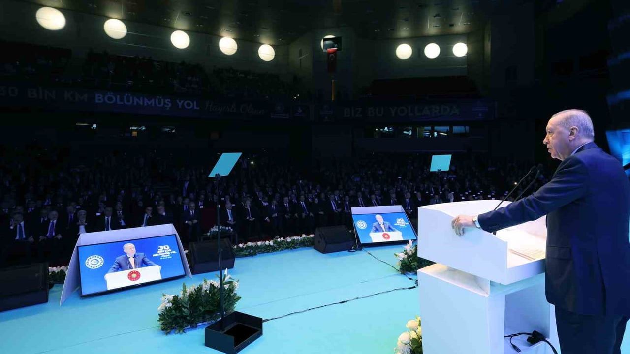 Erdoğan’dan muhalefete sert tepki: “Yolsuzluk yapmadıysanız bu telaş niye?”