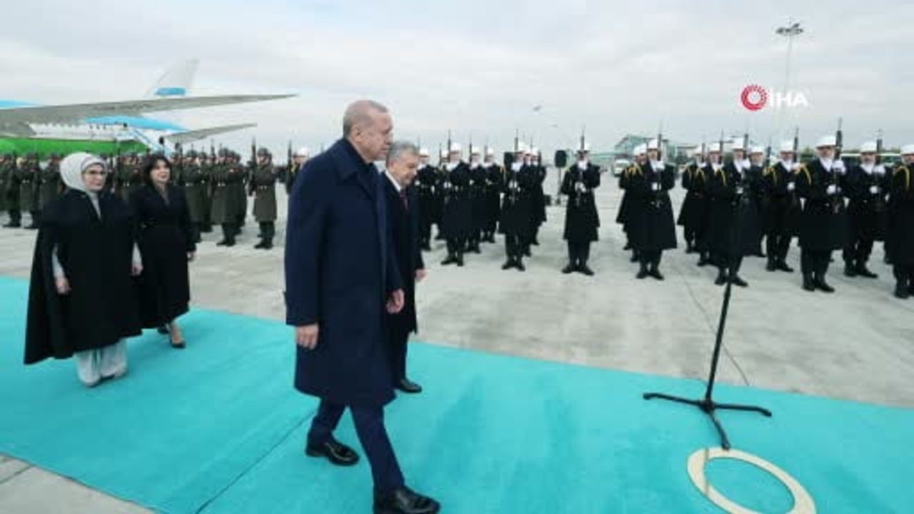 Erdoğan, Mirziyoyev’i Havalimanında Karşıladı