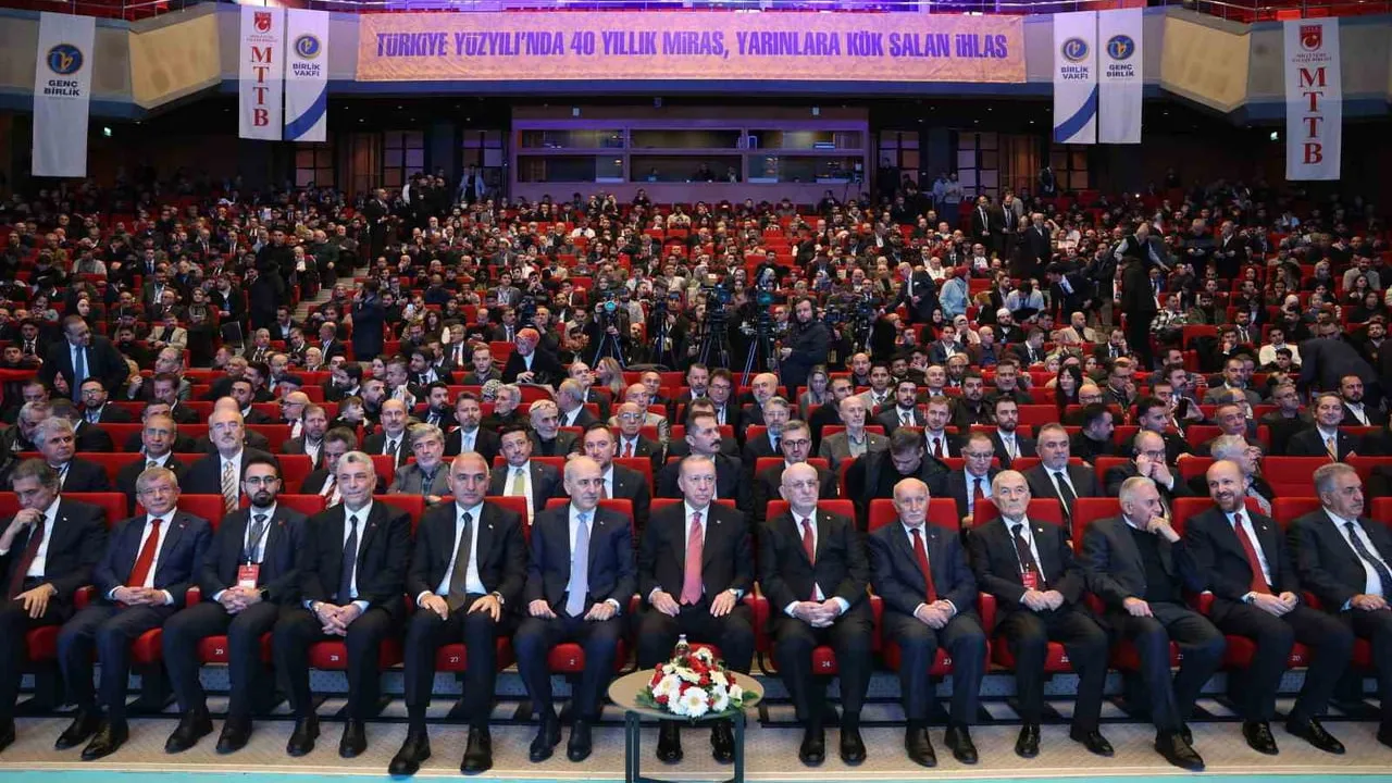 Erdoğan: Muhalefet 'Bir avuç rant şebekesinin gündemine hapsoldu' — Birlik Vakfı 40. Yılında Sert Mesaj