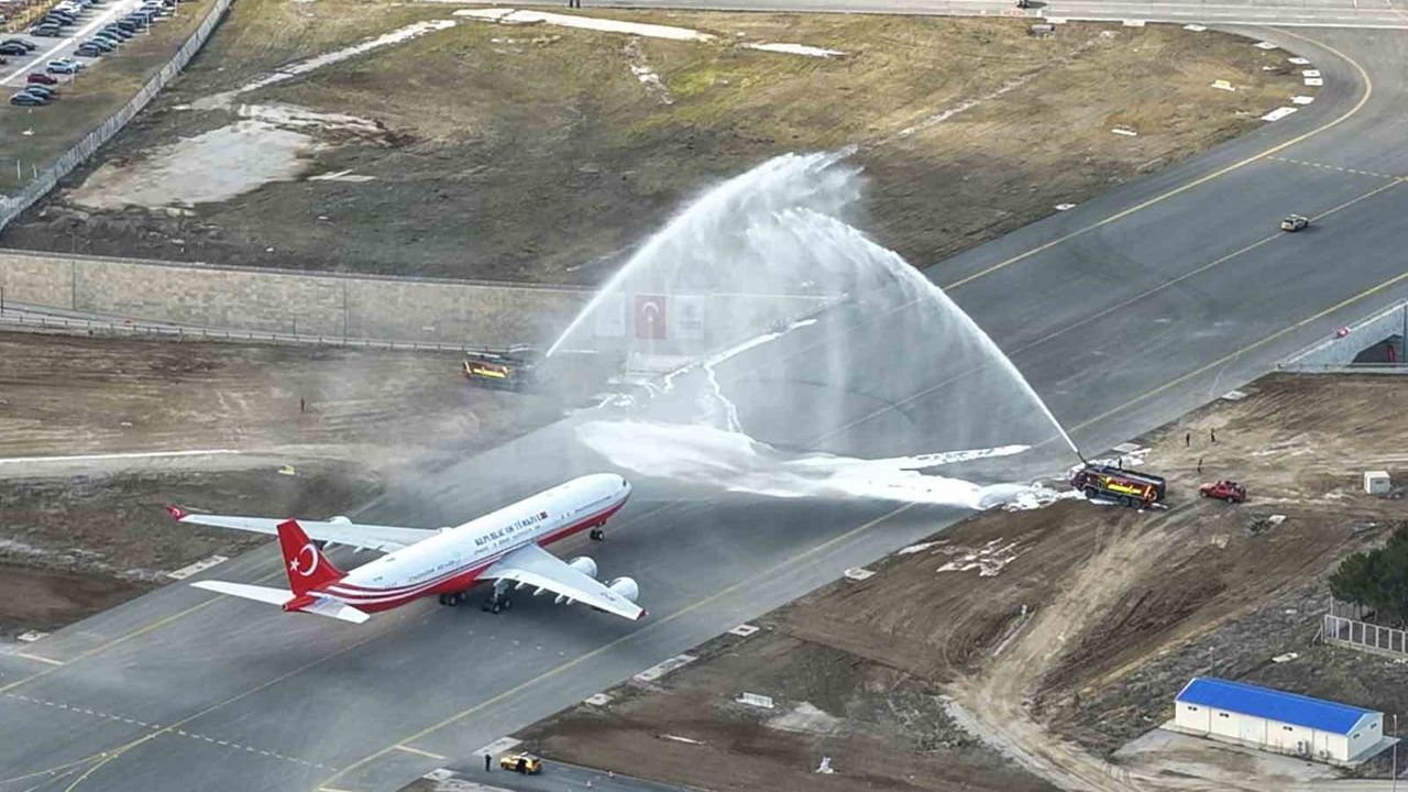 Erdoğan: Türkiye'yi dünyanın en geniş uçuş alanına sahip ülkelerinden biri yaptık — Esenboğa 3. Pist Açıldı