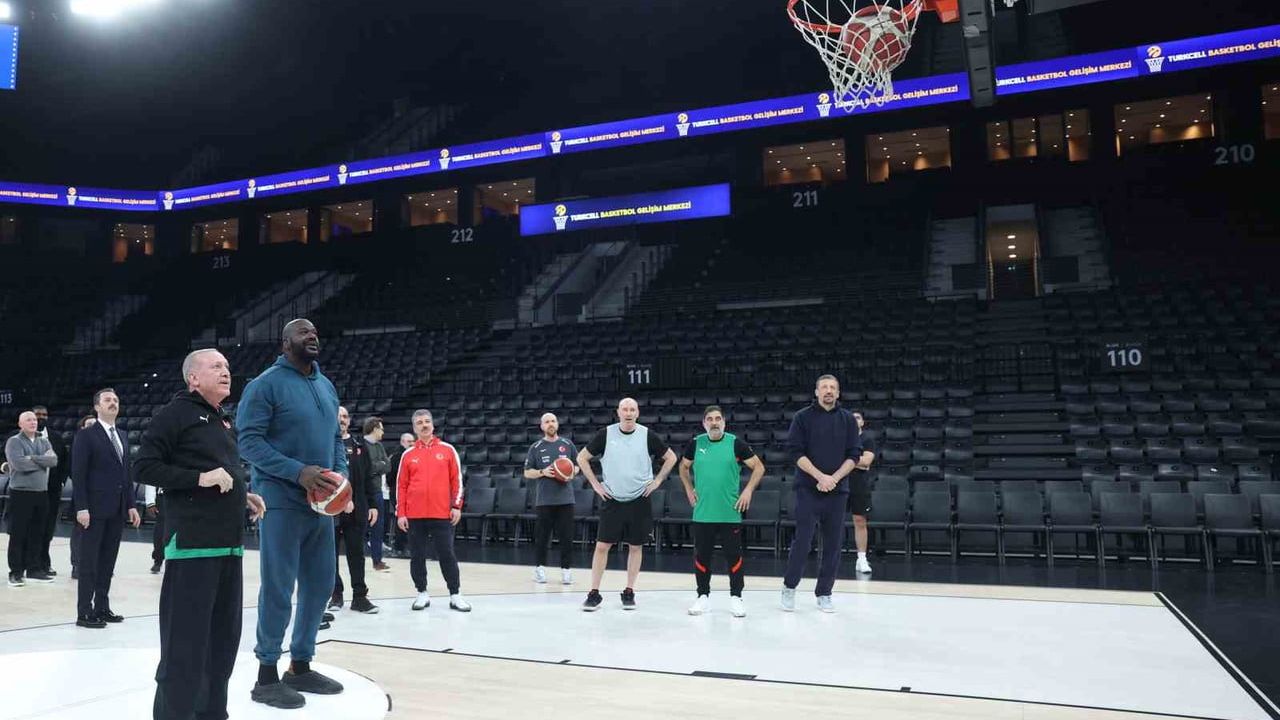 Erdoğan ve Shaquille O’Neal İstanbul’da Basketbol Oynadı