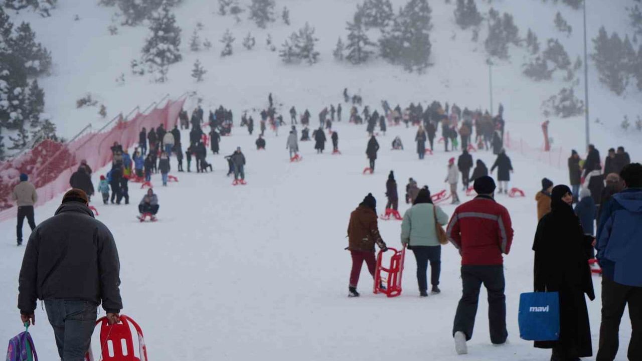 Ergan Kayak Merkezi'nde Yarıyıl Coşkusu: Kayak ve Kızak Keyfi