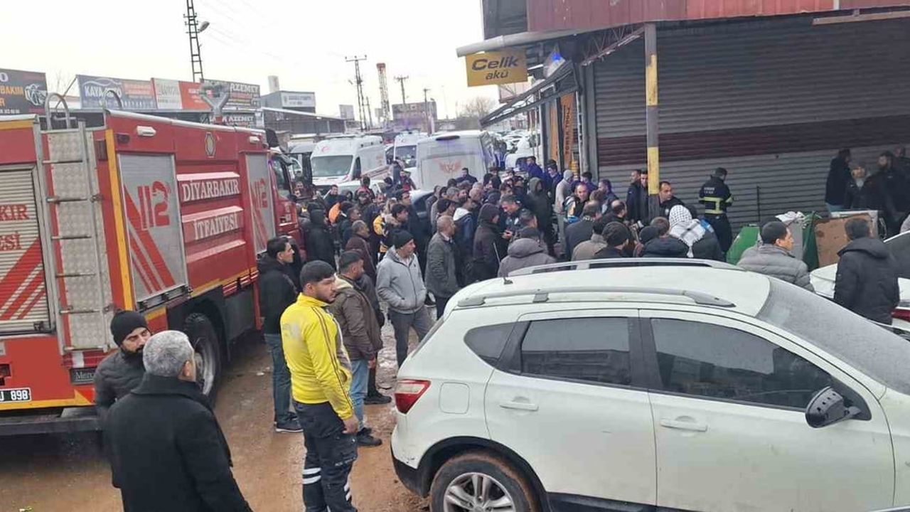 Ergani'de Oto Sanayide Patlama: 4 Yaralı, 1'i Ağır