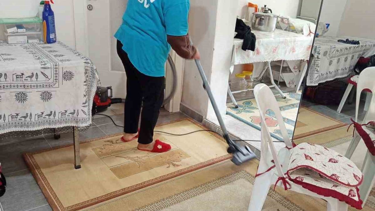 Erzin'de Evde Temizlik ve Vefa Projesi Yaşlı ve Engellilere Destek